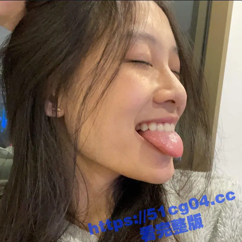 上海外国语大学大三妹子 曹未薇 抓着男友鸡巴就是一顿吸 曾经追求刺激客串过站街女 当天就接了十二个客! 图4