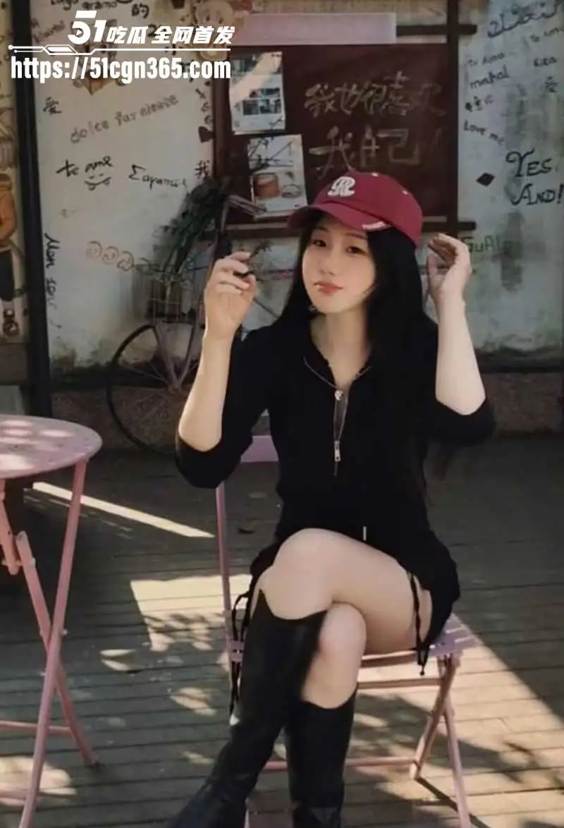 上海大奶甜妹 马雪莹 清纯少女初尝禁果 拍露脸裸片撩拨求操 玩骑乘后入被指奸撩阴 挨操还会吸吮手指! 图1