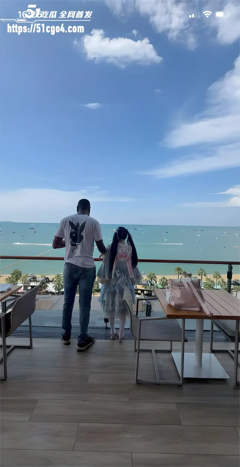 抖音媚黑网红 冰凌紫萱 挑战黑人肉棒 化身母狗各种服务侍奉 全程媚眼如丝浪叫不止 图7