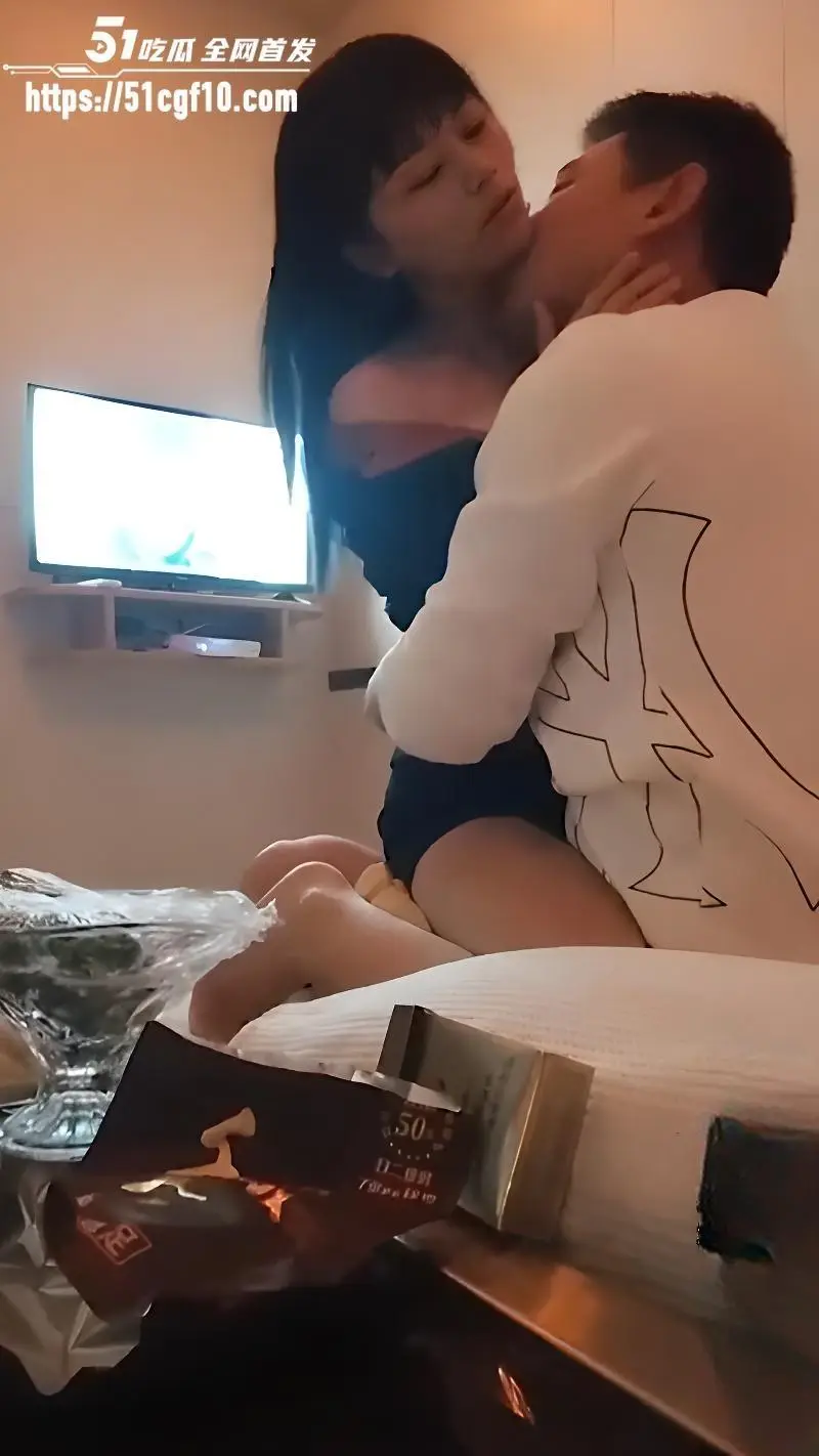 午夜按摩店 约炮美乳健谈女技师 口交技术一流堪比榨精机 站立后入被干到腿软! 图1