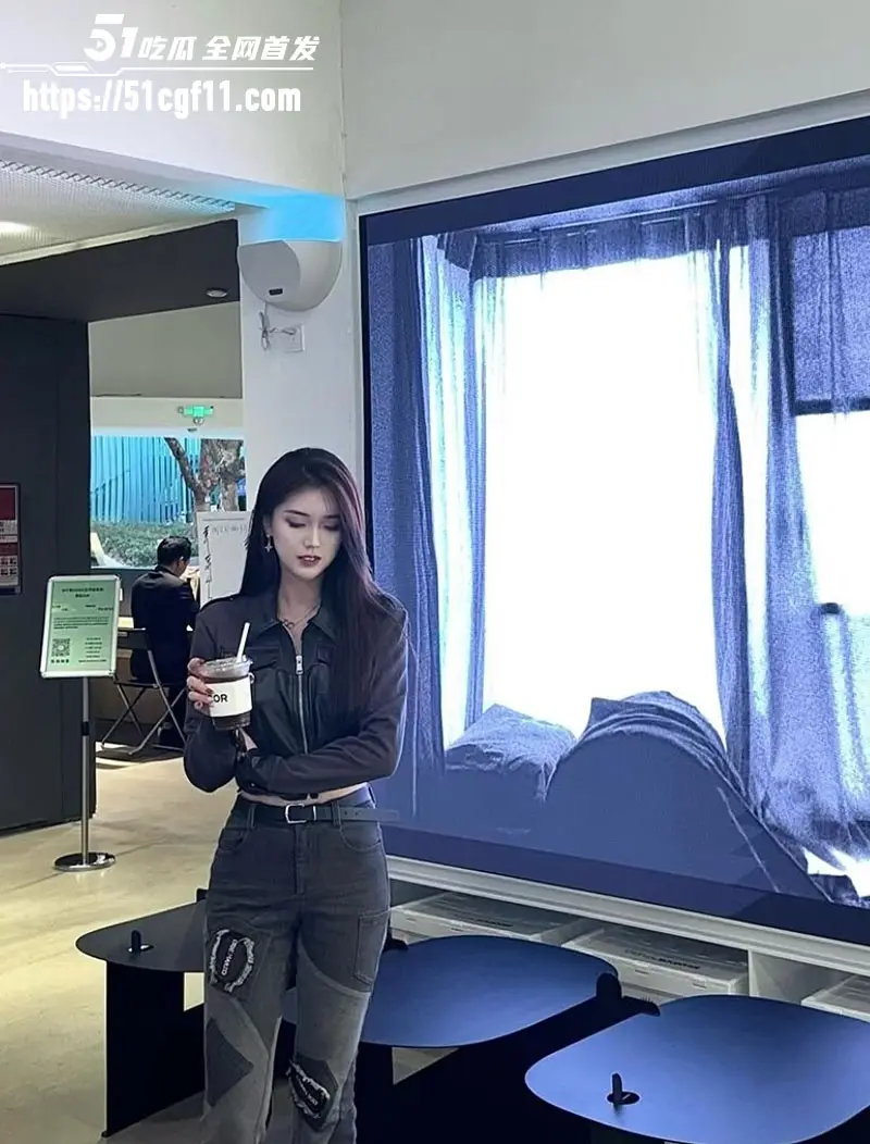 深圳留学生 Ninazy 露脸视频曝光 极品高颜值口技超好 翘臀后入打桩干到腿软! 图4