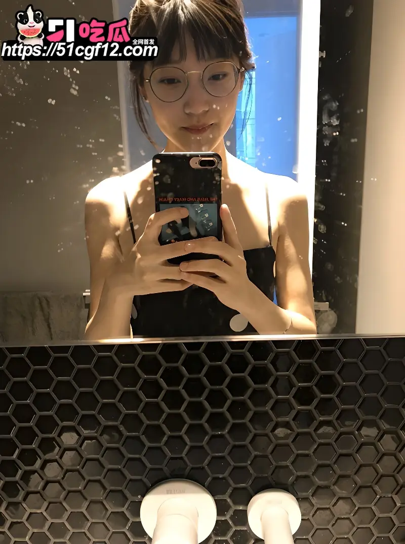 山东绿帽情侣性爱视频曝光 约炮单男欣赏女友挨操时刻 居家做爱肛交虐阴高潮不断 图3