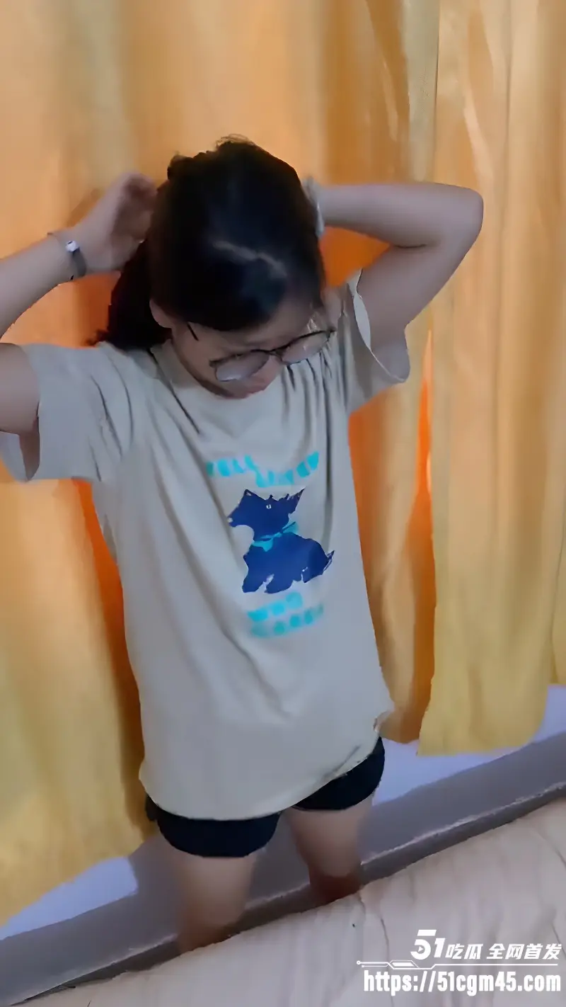 男子现场捉奸直拍 对话奸夫 你搞了多少次我老婆 对方毫不惧慑嚣张至极！ 图3