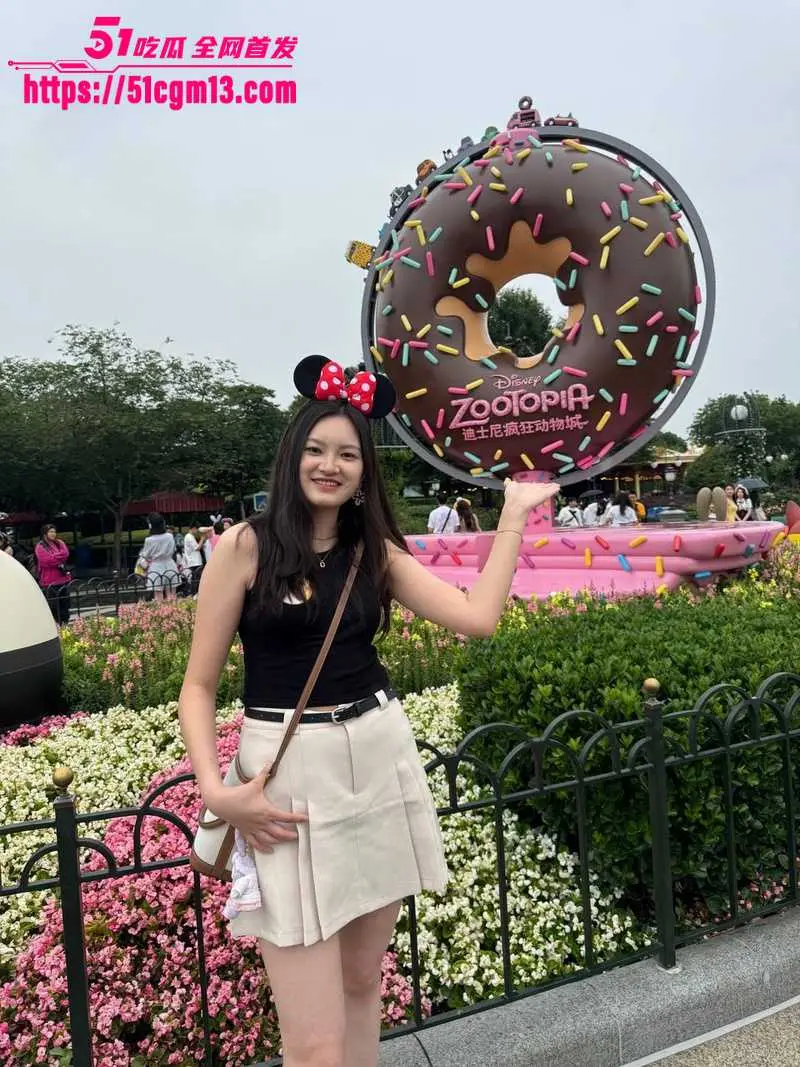 上海英语老师 黄沐晴 与老公私拍视频 圆润肥臀骑乘后入全程露脸 平时端庄的老师 私下淫荡程度超乎你想象! 图2