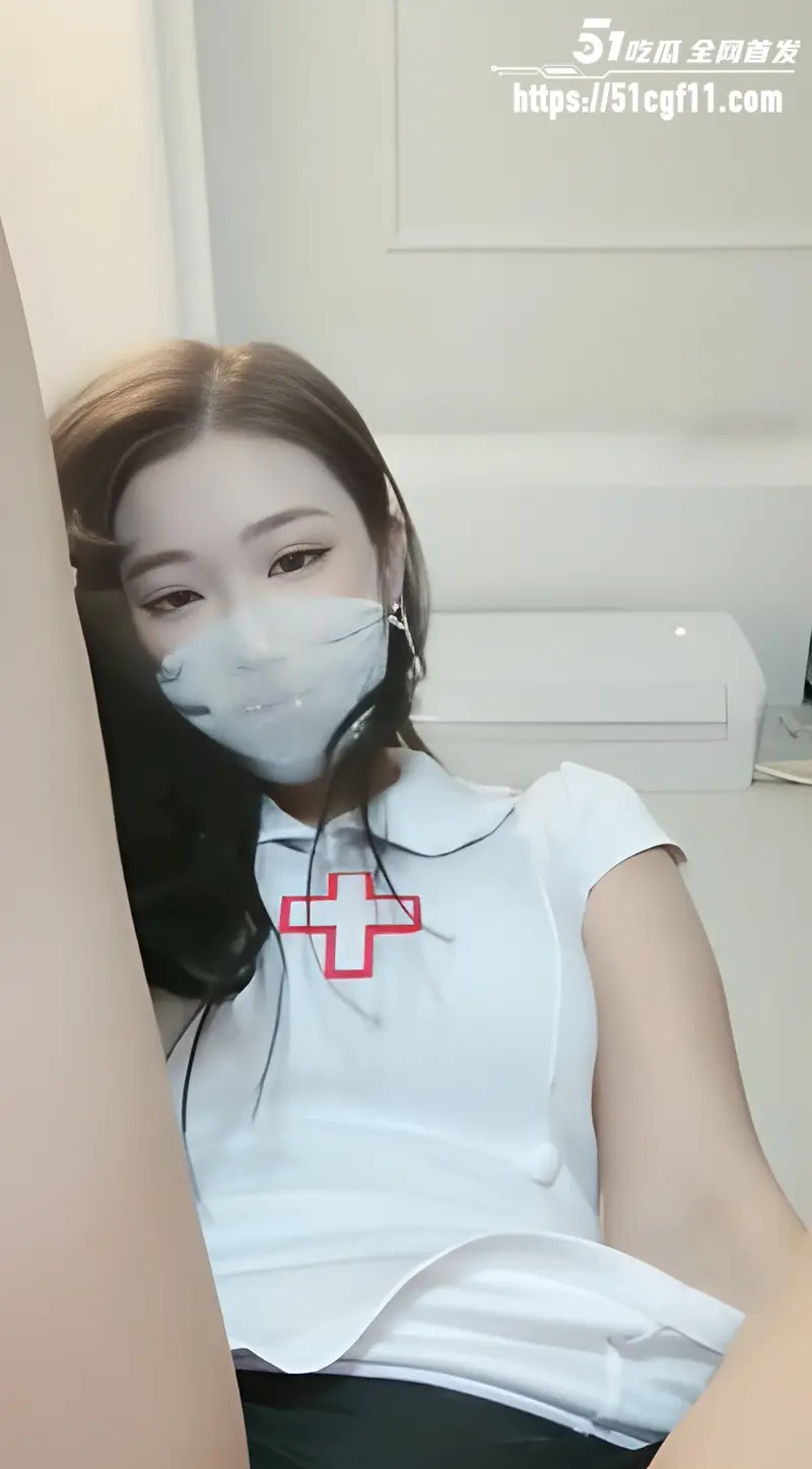 字母圈女王 白桃S 最新直播福利 白丝护士言语羞辱调教 玉足脚尖挑逗强势拿捏 图4