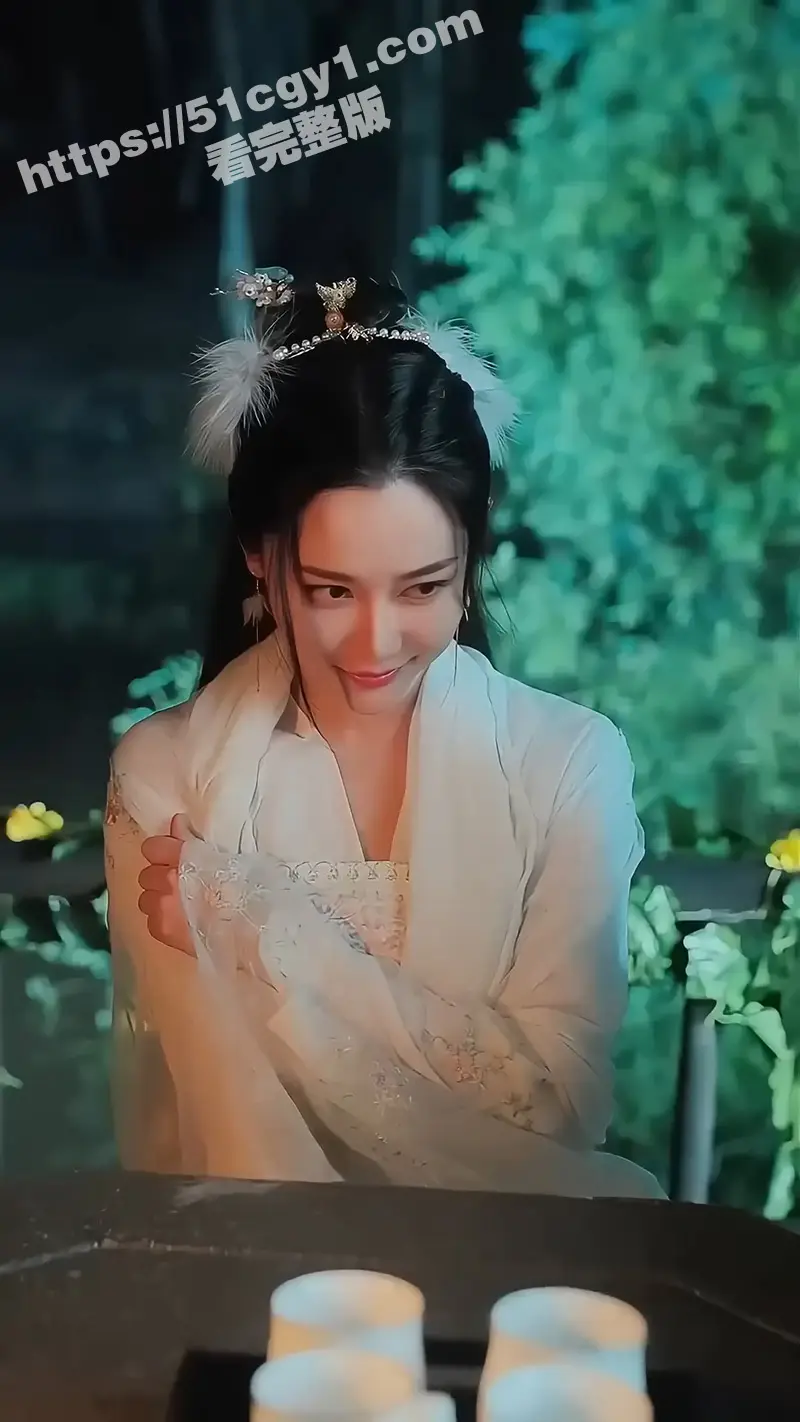 每日短剧《奇闻异录》 小伙意外穿越妖界 凭借天书秒变短修仙天才 将狐仙收为贴身侍女! 图3