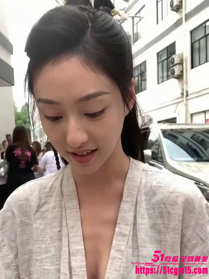 内娱当红女演员 胡连馨 继于适裸聊事件后 再度被曝15万天价陪睡费 多段不雅视频疯传全网! 图11