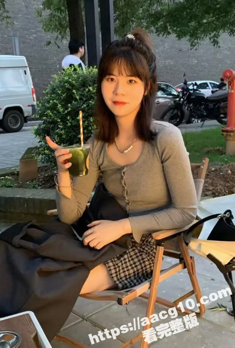 单位小领导酒店潜规则高挑美女同事 白嫩皮肤姿势多样 全程主动骑乘飘飘欲仙 图1