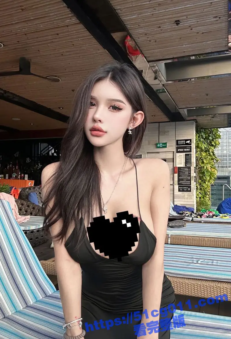 榜一大哥亲自曝光自己守护了很久的抖音女网红!江苏苏州的妹子 叫床的时候像母狗一样! 图2