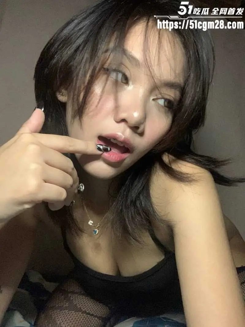 缅甸14万粉丝网红与金主性爱视频被曝光 超反差嫩妹彻底被征服 调教成听话母狗 图3