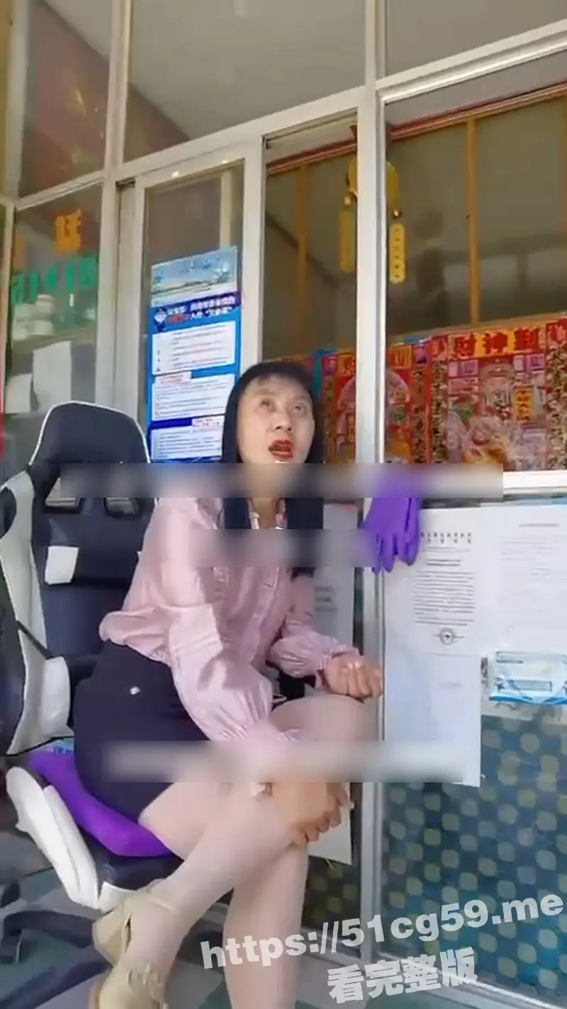 嫖娼偶遇老骚鸡 黑丝腿还不错但脸拉胯 老哥还没操上就被阿姨直接拒绝了! 图4