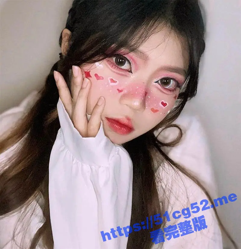 厦门极品女大学生 陈柳莹 被男友带去酒店调教 带着肛塞被后入 用手持炮机干的白浆直流 图1