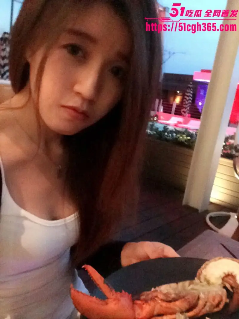 湖南反差少女 张丽华 与男友做爱视频泄漏 双指扣穴淫水四溢 口交后入女上骑乘轮番上阵! 图4