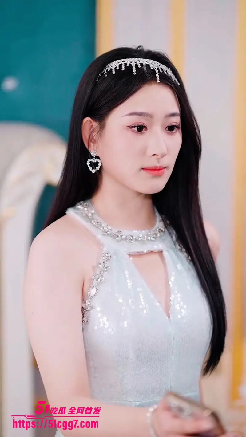 擦边短剧《我靠心动值走上巅峰》影帝沈清翎穿成豪门弃少 开局就被诬陷绑架校花! 图3