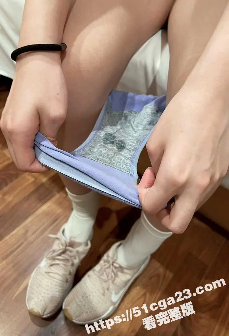 极品美乳福利姬 SHINANA 淫骚尤物被八块腹肌男友高难度爆操 各种姿势无套打桩 爽到飞起！ 图9
