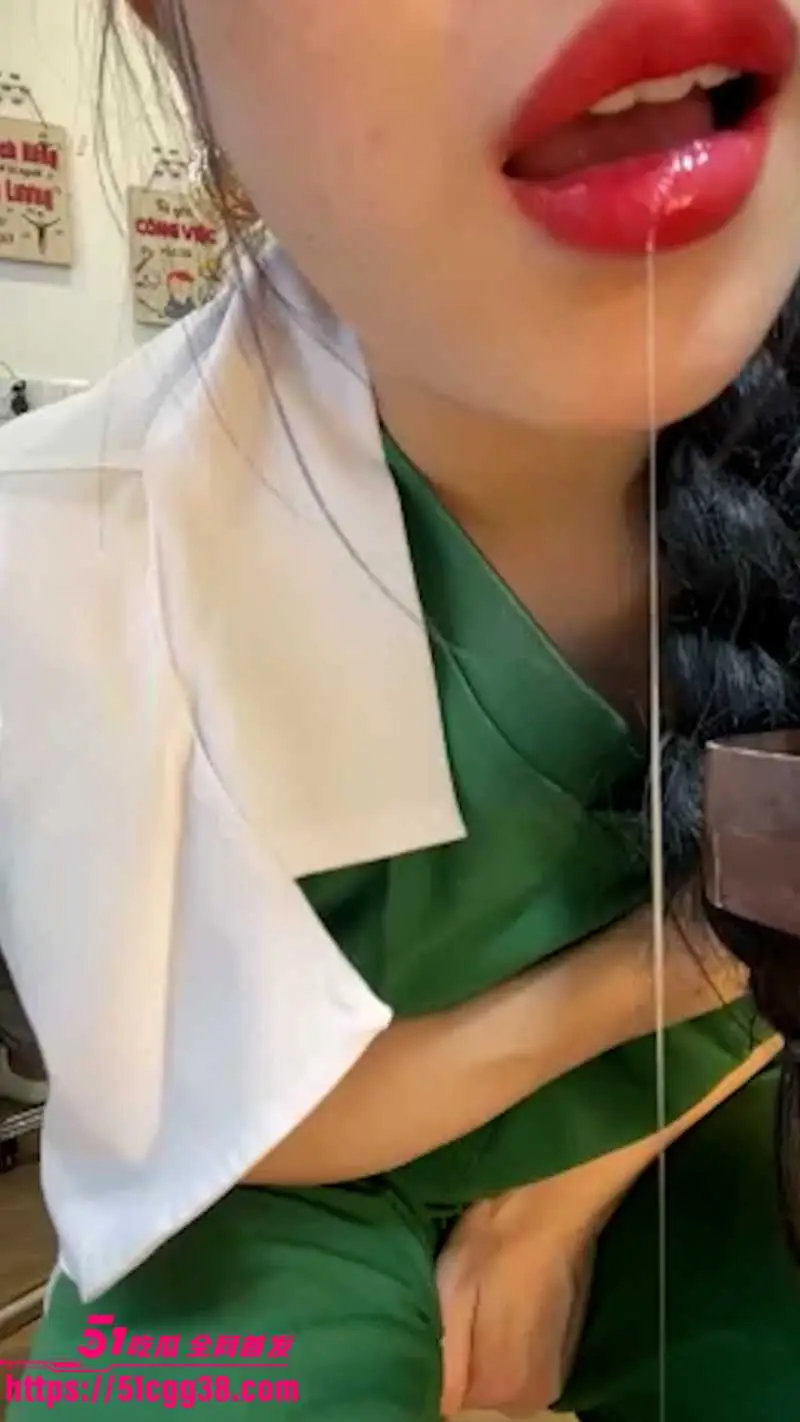 美国陪读妈妈 clinicsexy 医院兼职护士玩露出自慰 背对同事跳蛋插穴 全程刺激感爆棚! 图3
