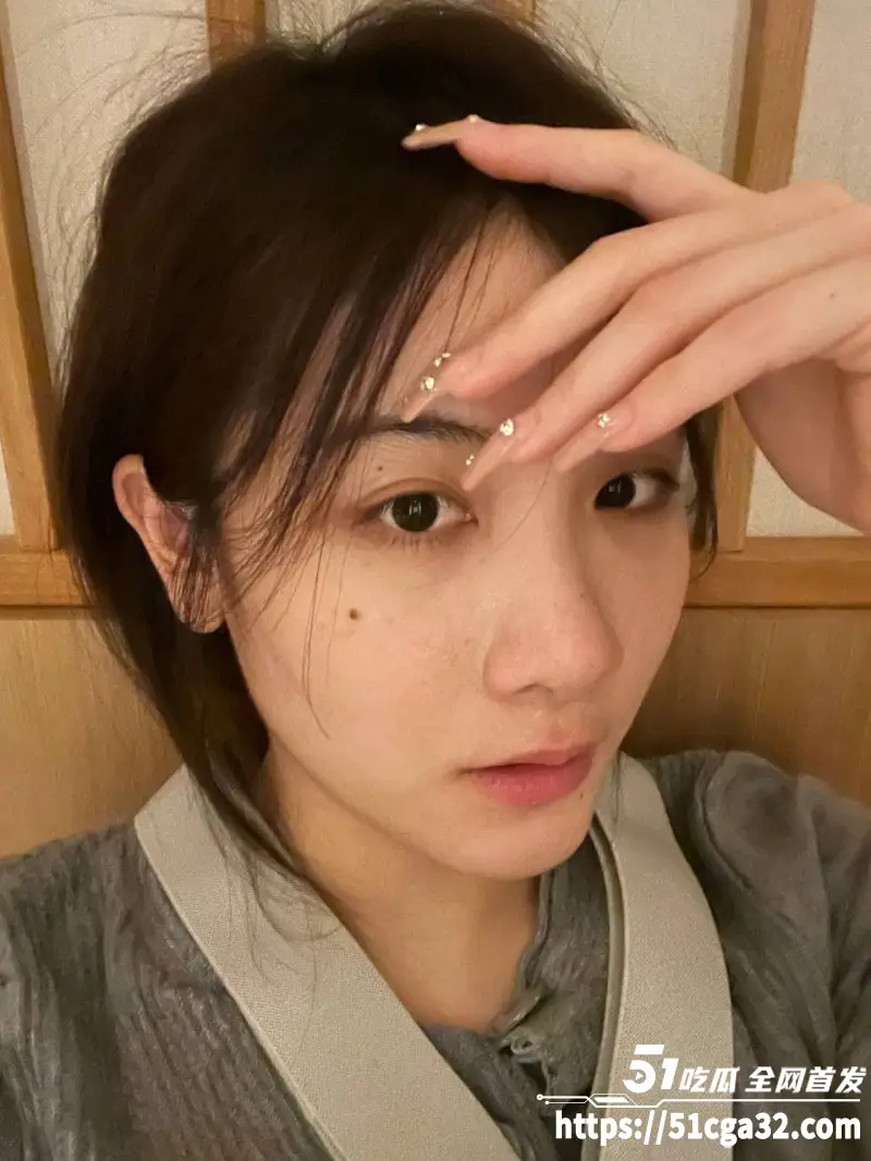 广西南宁23岁模特 安澜 为帮男友还债下海卖逼 露脸口舌侍奉金主 绝美颜值令人心动! 图4