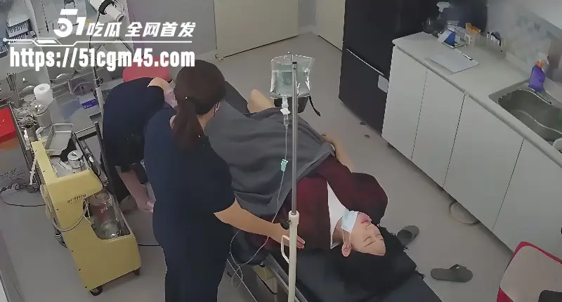 韩国妇产科检查监控流出 丰满少妇美腿大开检查蜜穴 场面火辣尽显偷窥淫欲 图6