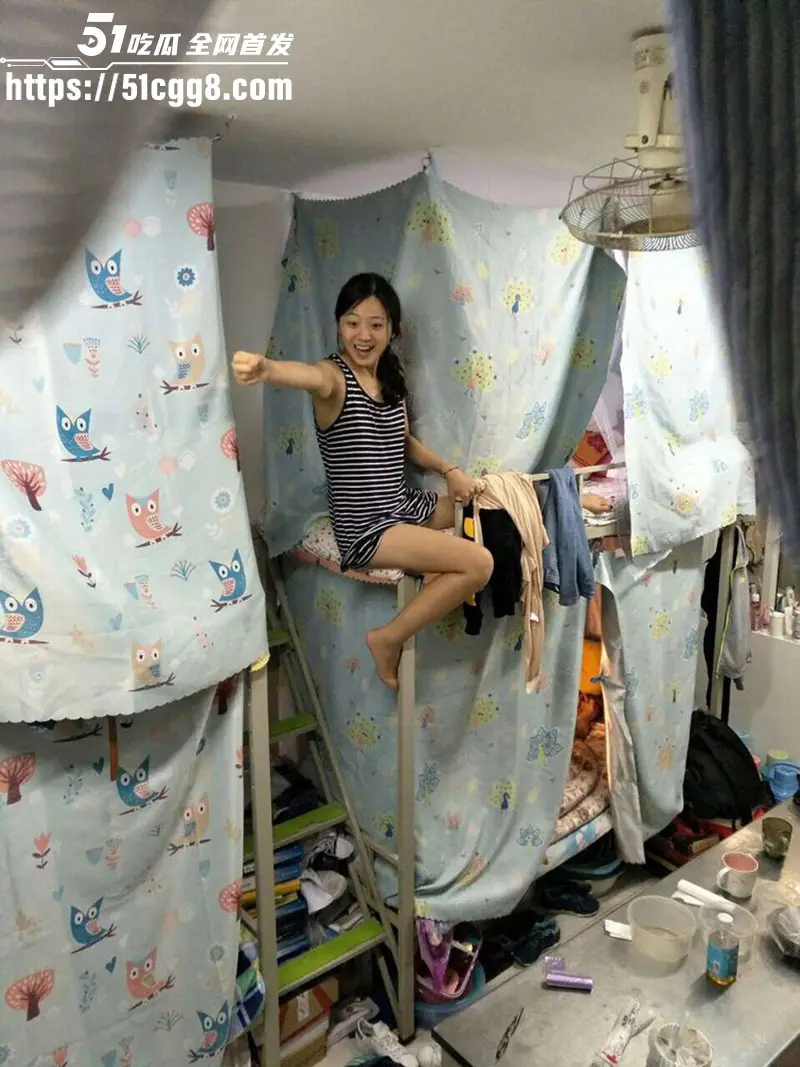 女大学生偷拍舍友浴后私密视频流出 第一视角紧张刺激 浴室白嫩娇躯全裸露出 画面香艳无比! 图4
