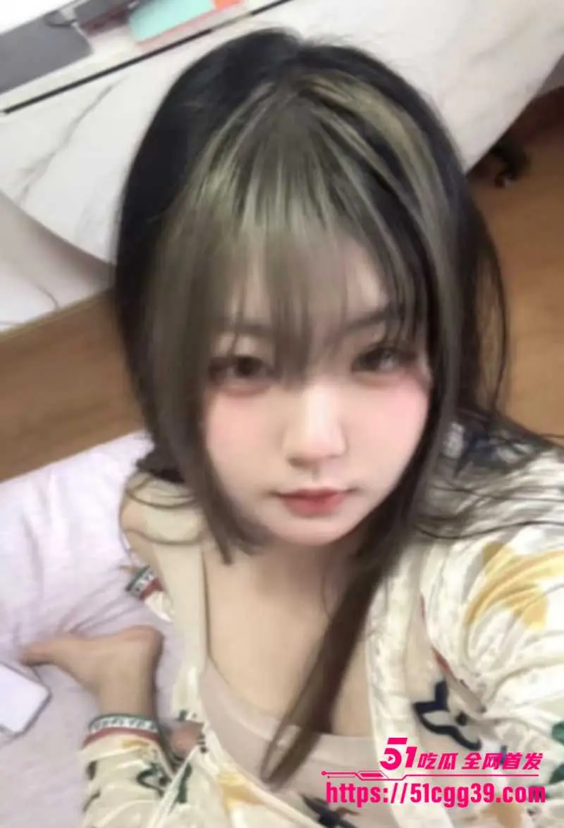 郑州叛逆少女 夏楠婷 调教合集流出 纯情处女被主人开发 KTV厕所后入挨操 女女舌吻热尿喷淋！ 图1