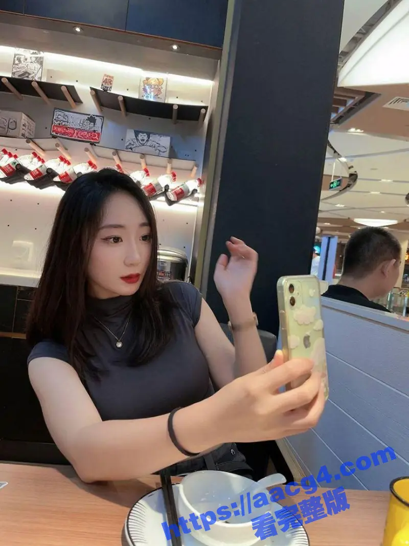 模特身材性感嫂子 穿情趣黑丝秀极品美腿 勾引小叔吃鸡舔蛋 屁股打红后 主动上位榨精 图2