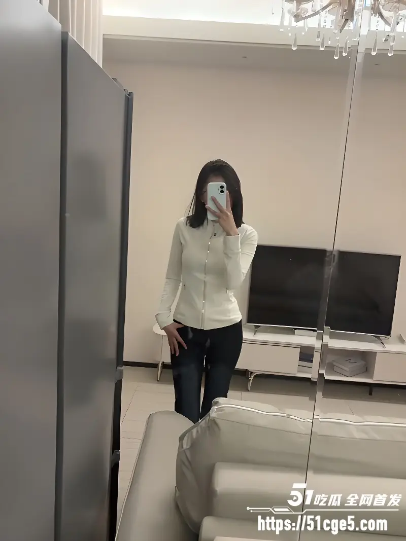 西安科技大学 张雅琪 性爱视频流出 圆润玉乳挺翘诱人 骑乘抽插模样风骚入骨! 图4