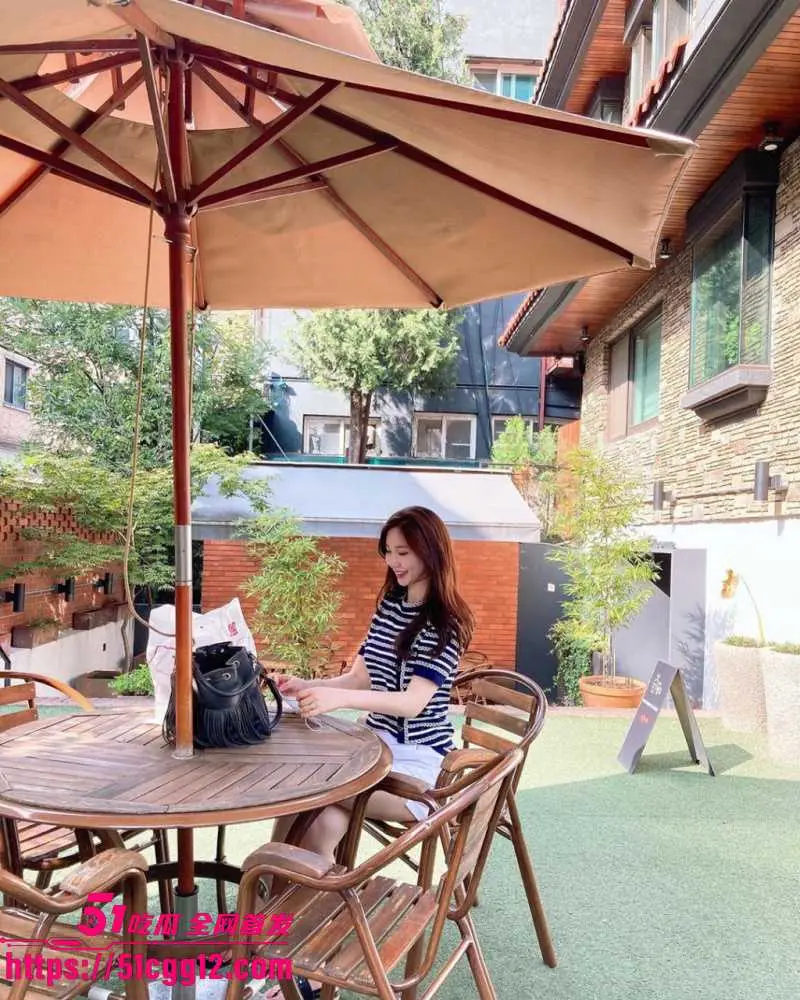 上海留学韩国辣妹 与学长性爱视频流出 小骚货酒店床上淫荡爆表 主动骑乘狂扭被无套爆操！ 图2