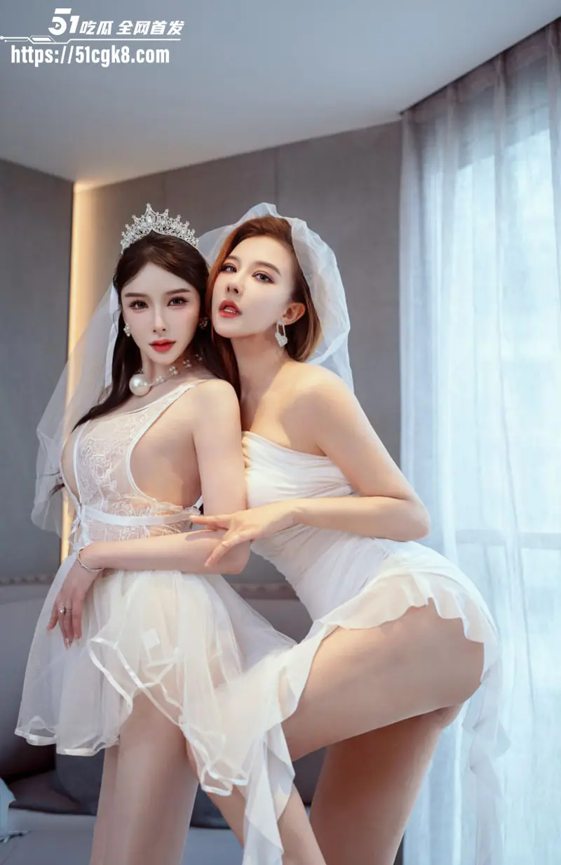秀人网顶级巨乳模特 李丽莎 大尺度写真福利流出 完美身材展现极致曲线 三女缠绵诱惑无限! 图2