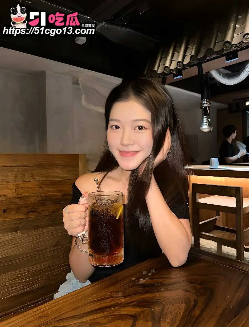 高颜值女演员 冯凯憶 包养私拍流出 身穿丝袜制服任由金主挑逗 胯下侍奉母狗气质爆棚 图2