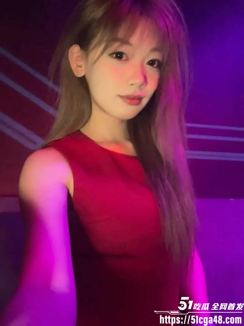 青岛平度大学生 郑媛菲 酒吧出轨视频曝光 情趣装骑乘腰肢扭动如蛇 蜜臀被后入猛操 骚穴淫水四溢！ 图2