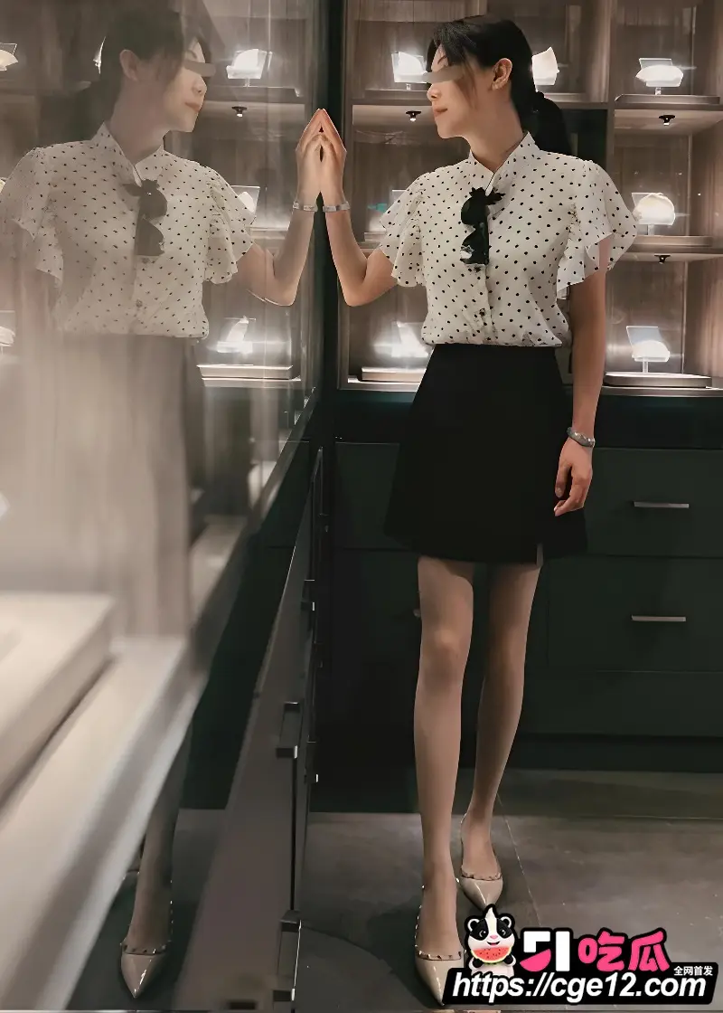 极品良家美少女 M属性极度强悍 穿黑丝被绳缚 抬腿喷尿发泄淫欲 妥妥的下贱母畜! 图3