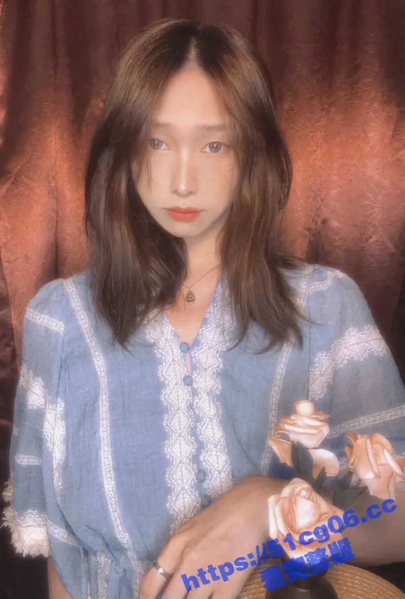 超高颜值反差婊口交吃鸡 气质清冷御姐自拍口交毒龙 看着镜头吮吸蛋蛋 技术好得让人猝不及防 图1