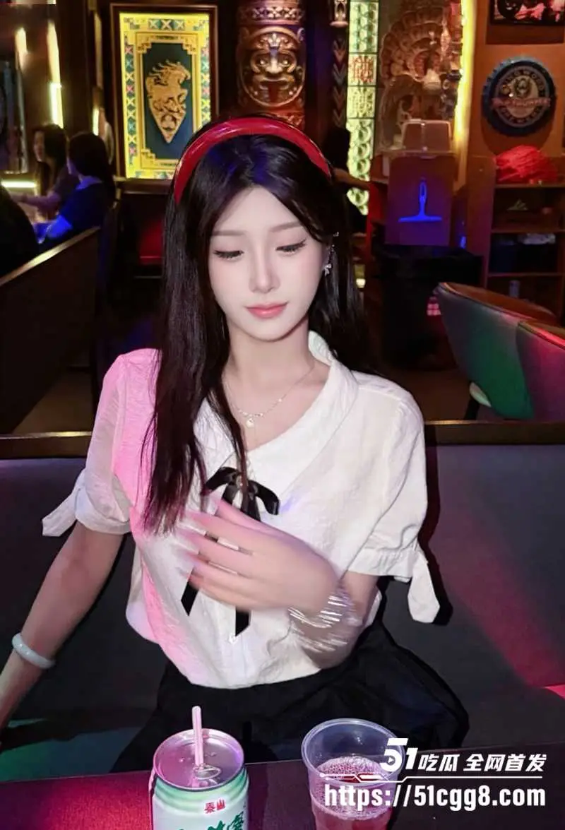 福建美女网红 鱼C 竟是职业约炮玩家 高蹶雪白蜜桃臀 无毛小穴一张一合 紧裹肉棒榨精 香艳画面全网共赏! 图6