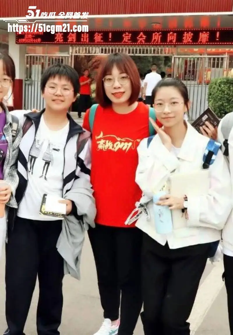 山西女教师 李鑫 骗老公去海南出差 实为出轨炮友激情做爱 反差婊床上太骚 图3