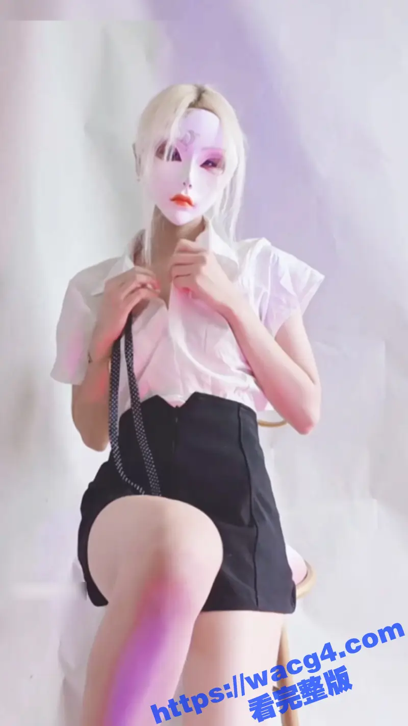 推特抖音风网红 【小母狗带爸爸上高速】 身材非常少女的极品嫩妹 美腿纤细皮肤白嫩 各种情趣装裸舞大秀身材 图1
