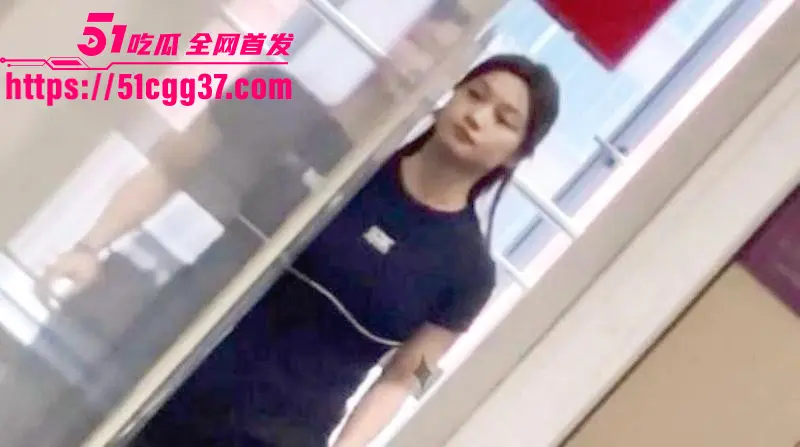 上海男子写字楼偷拍事件 孕期妻子在家养胎 潜入女厕不慎滑倒被抓 视频曝光喜提10天拘留! 图14