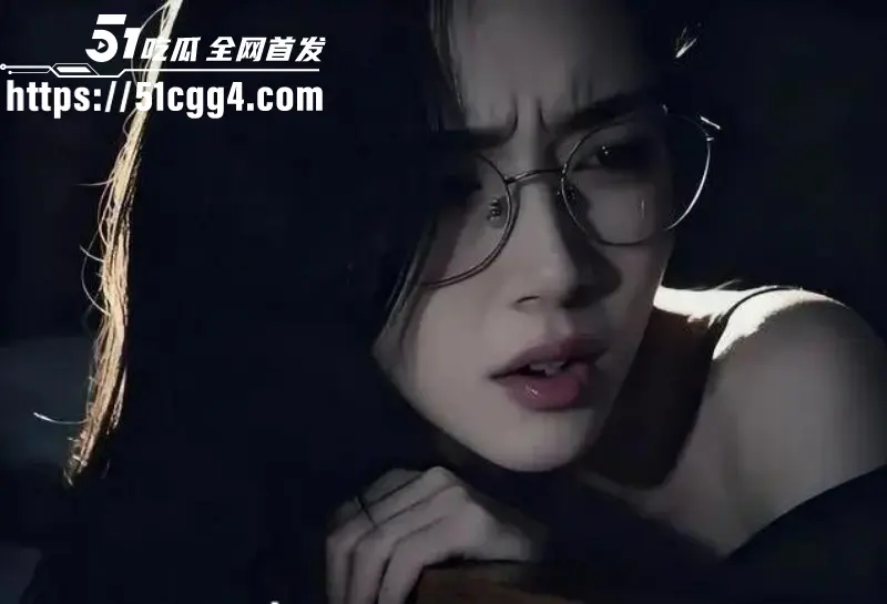 抖音爆火图 酷狗张嘴女孩 仅一个表情就让无数网友为之疯狂 眼镜御姐高潮快感中展示淫靡骚脸! 图8
