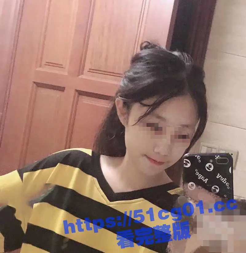 超强兄妹乱伦 表妹18岁是清纯学生 爆出露脸照 超高颜值 附聊天记录和生活照 图2