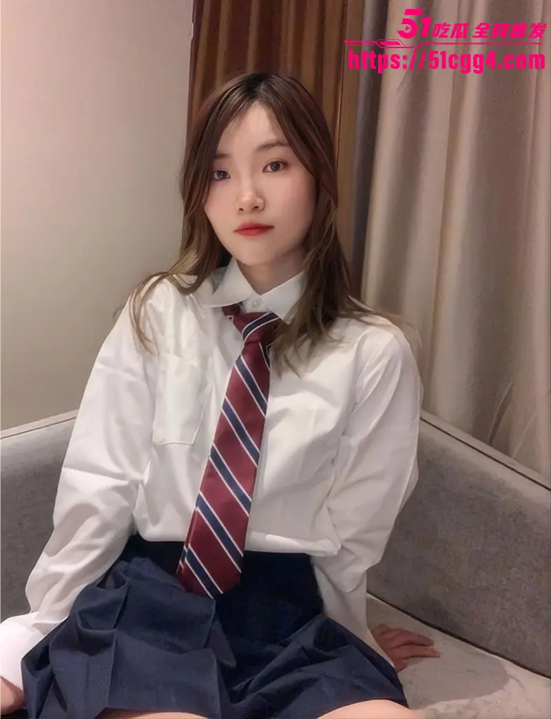 湖南大学外语学院 徐菲 极品反差婊约炮有妇之夫 白丝足交 黑丝骑乘后入 淫贱浪叫被操成母狗！ 图4