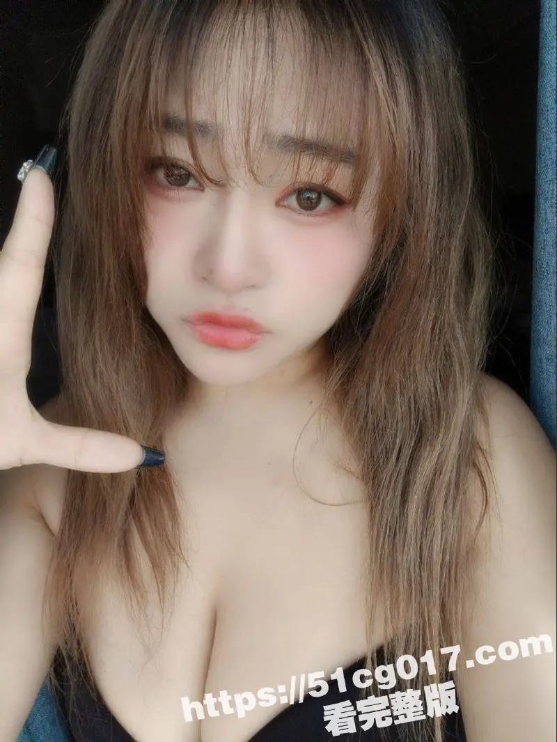 河南郑州反差婊谭沁雯 27岁清纯型E奶女神 天生的夹子音 美腿修长性感 和炮友约炮被曝光 图2
