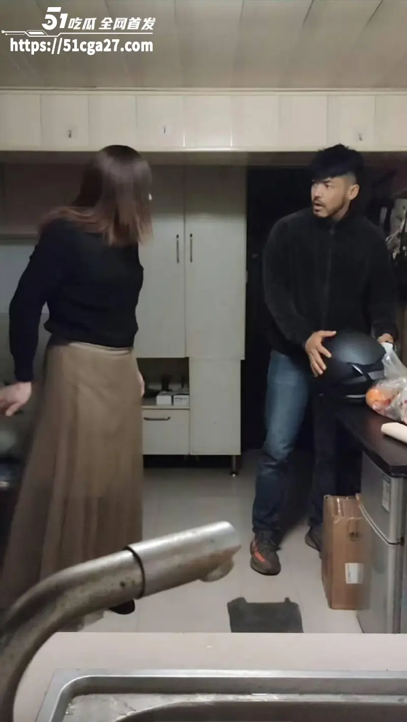 TS伪娘阿红劲爆大瓜!油腻大叔浓妆艳抹 专约帅气直男小伙 毒龙口爆后入肛穴 榨精堪比职业骚鸡! 图6