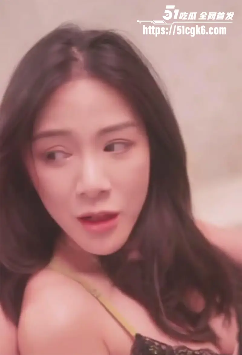擦边短剧《夏雪变形计》巨乳女主被闺蜜老公灌醉调教 先破处后轮奸 痴迷性爱彻底沉沦 剧情刺激对白超淫! 图3