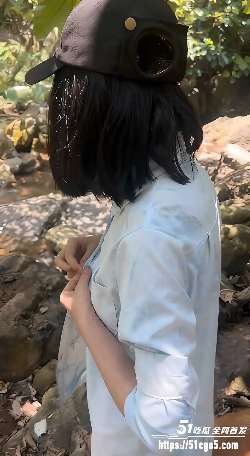 露出网红CikaiMoon 户外全裸自拍 山水间展露美乳粉穴 白皙酮体与自然完美融合 图1