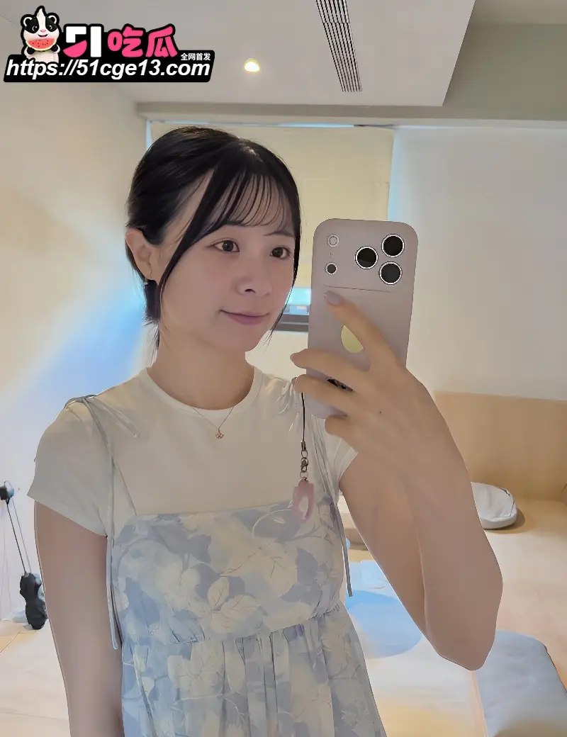 高颜值旅行博主 襄襄 早期性爱私拍 深喉口交吞吐肉棒 无套狂操嫩穴淫叫不止 图2