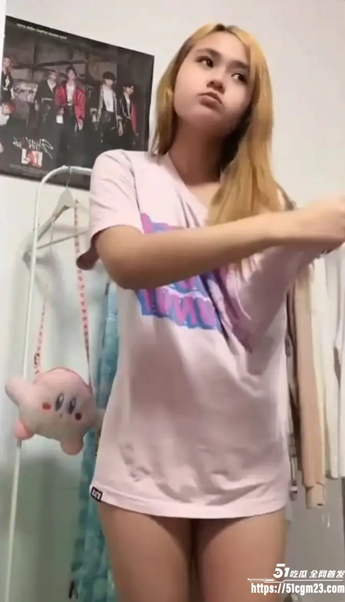 非律宾符文法师 佳佳 自拍裸舞扭腰摆魅 怼镜弄穴双指扣奶 嫩指开逼福利满屏 图1