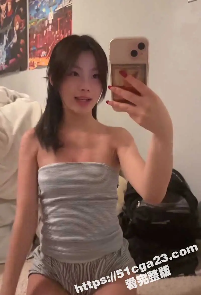 嫩妹福利姬 soph96719 六月最新福利 脸穴同框玩假屌自慰 骑乘后入劈腿揉穴 能欲能甜的淫骚小母狗! 图3