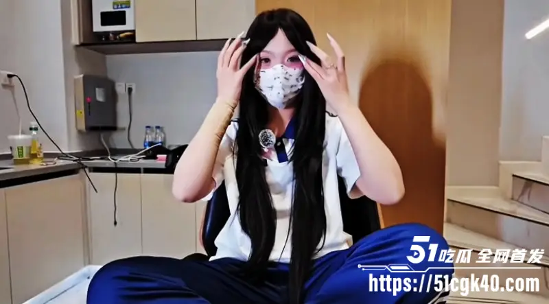 极品女神 爱吃雪糕 化身清纯学生妹 接受老师特殊辅导 无套狂射粉嫩骚穴 连续内射高潮! 图2