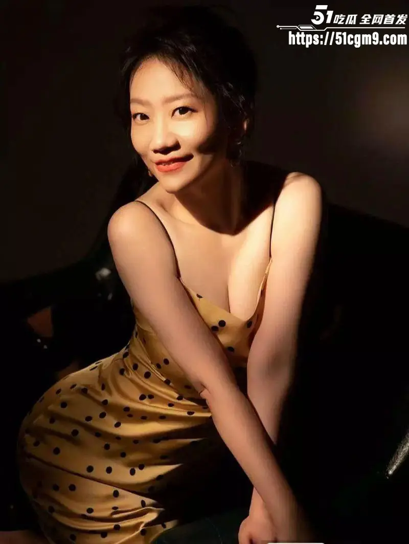 抖音13w粉钢琴老师 于丹 裸聊录屏 钱到位巨乳骚逼随便玩 熟女浪叫求操 极品身材扭腰顶胯韵味十足 图2