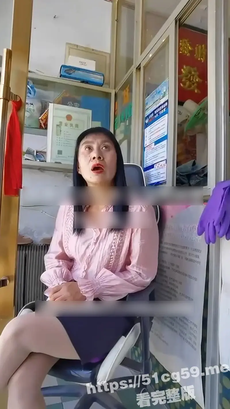嫖娼偶遇老骚鸡 黑丝腿还不错但脸拉胯 老哥还没操上就被阿姨直接拒绝了! 图3
