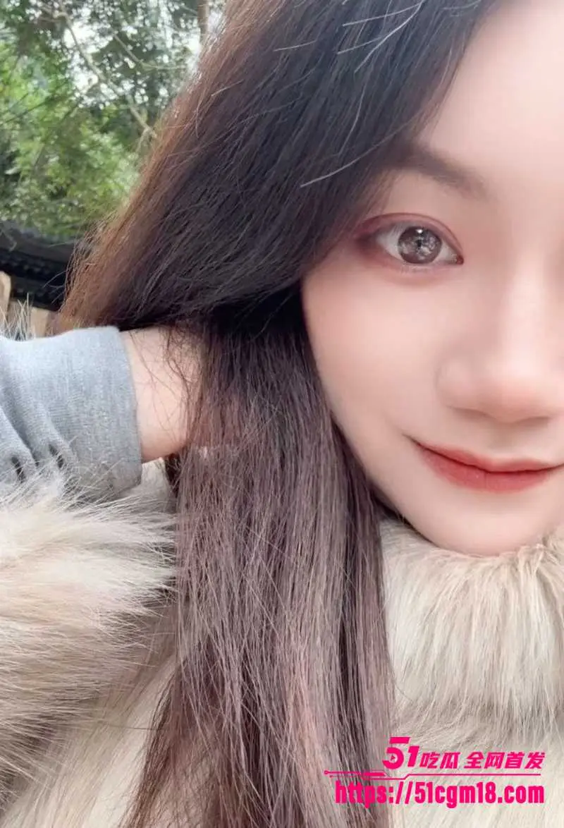 成都领克女神 彭老师 脚踏多船用逼换钱 酒店出轨缠绵视频被扒! 图5